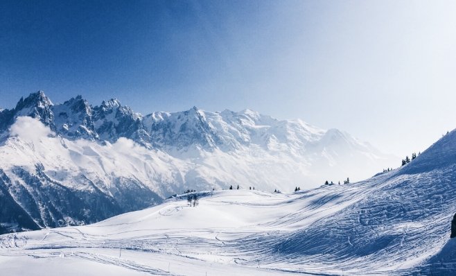 Image features a panoramic view of the mountain range.